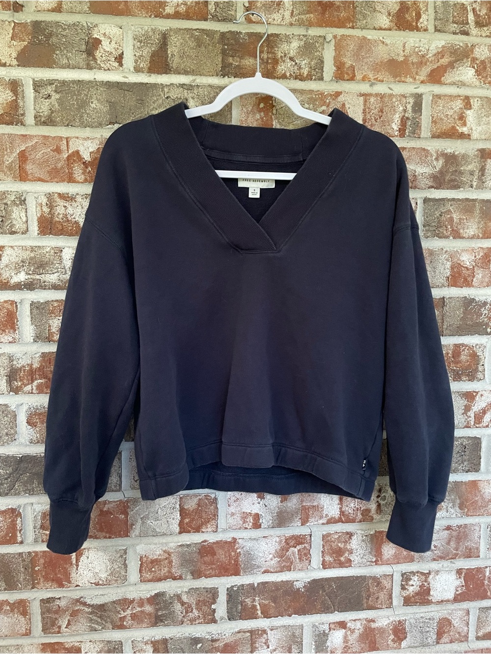 Free Assembly V-Neck Sweatshirt in Blue Size Small